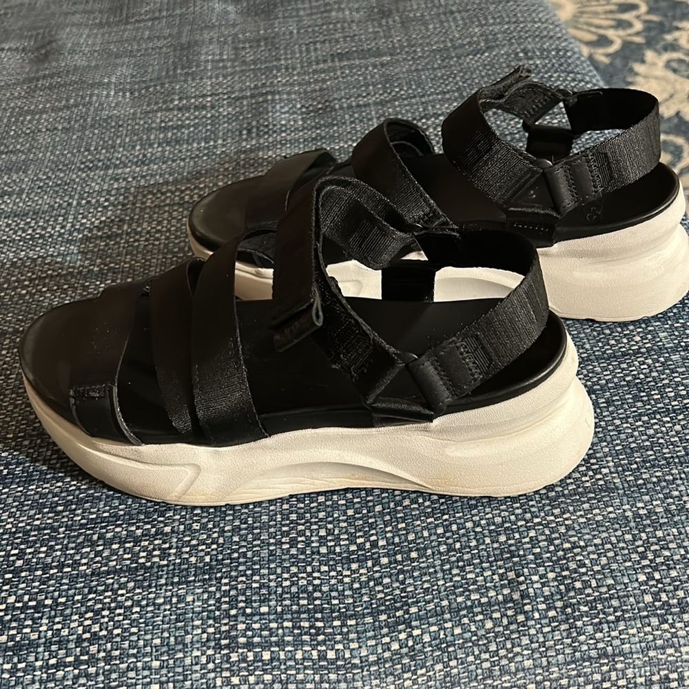 Black Ugg Platform Sandals SZ 8.5 - Picture 5 of 8